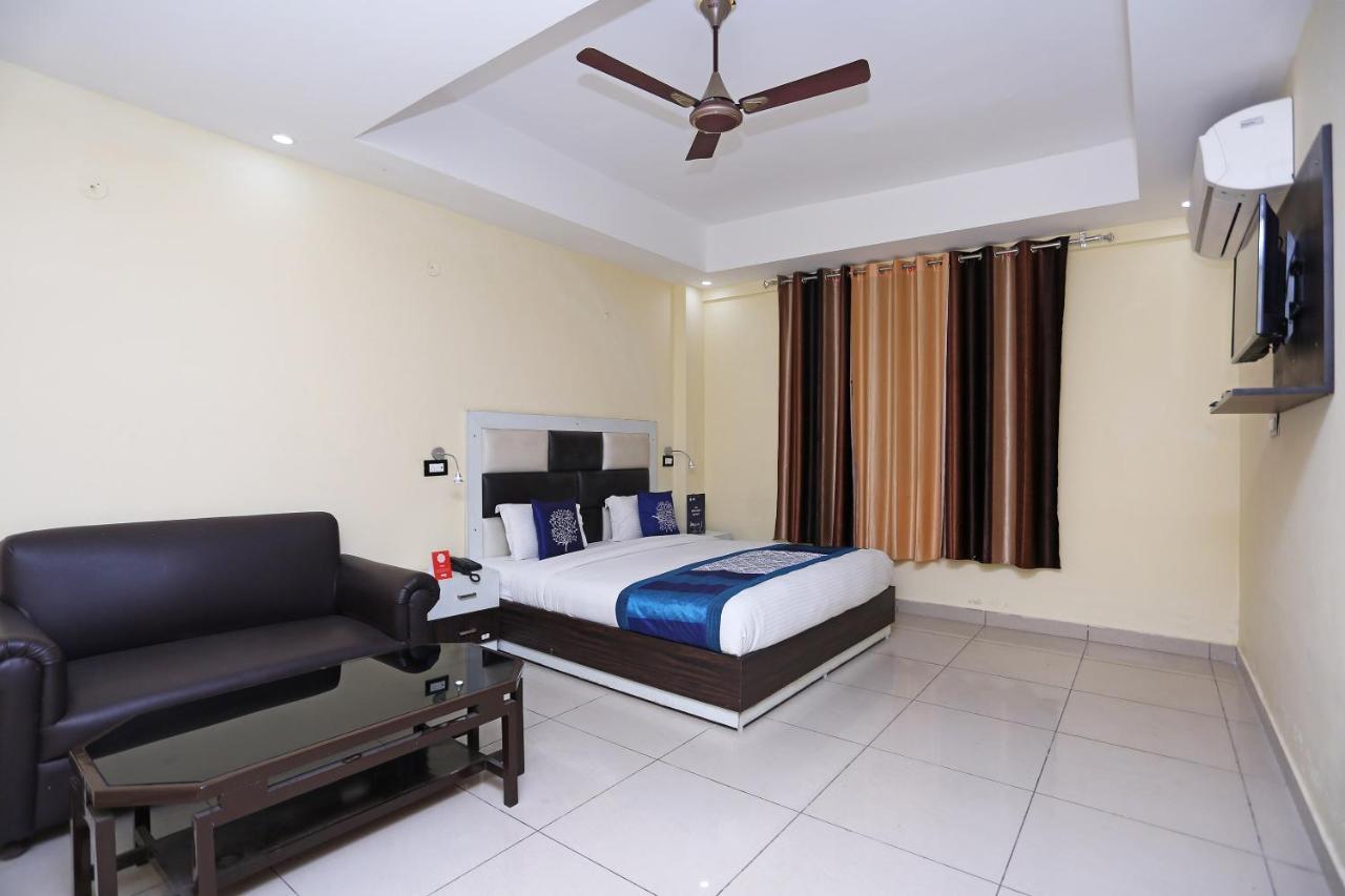 Oyo 8232 Hotel Krb Paradise Dehradun Esterno foto
