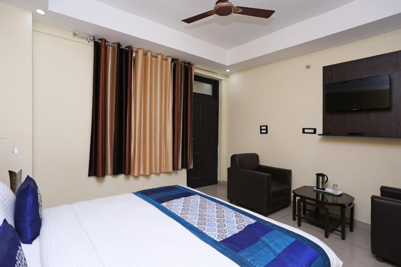 Oyo 8232 Hotel Krb Paradise Dehradun Esterno foto